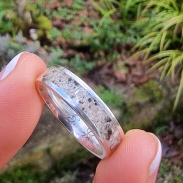 Memorial Jewellery – Holding Loved Ones Close